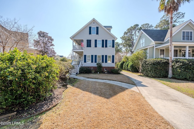 view of front of home featuring a balcony