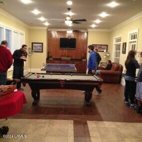 playroom with crown molding, pool table, and ceiling fan