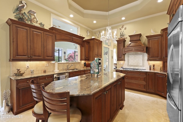 102 Lake Somerset Cir, Bluffton, SC 29909 - kitchen featuring custom exhaust hood, a kitchen island, recessed lighting, a chandelier, and a raised ceiling