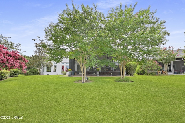 102 Lake Somerset Cir, Bluffton, SC 29909 - view of grassy yard featuring a sunroom