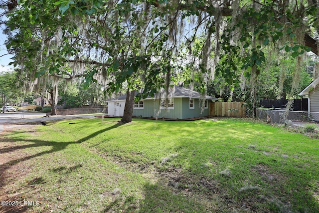 view of yard featuring a fenced backyard