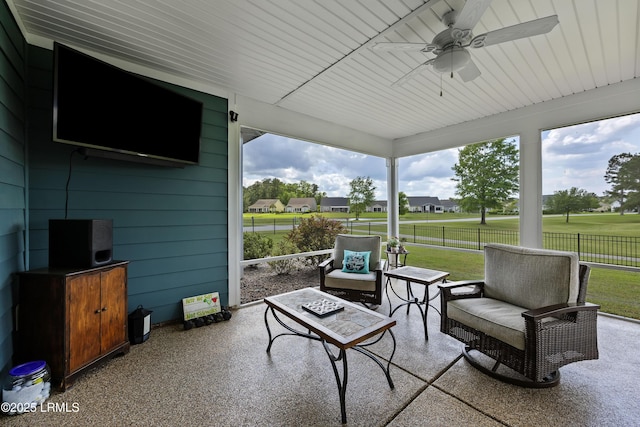 sunroom / solarium with outdoor lounge area and ceiling fan