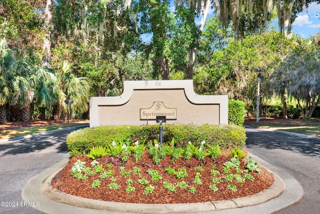 view of community / neighborhood sign