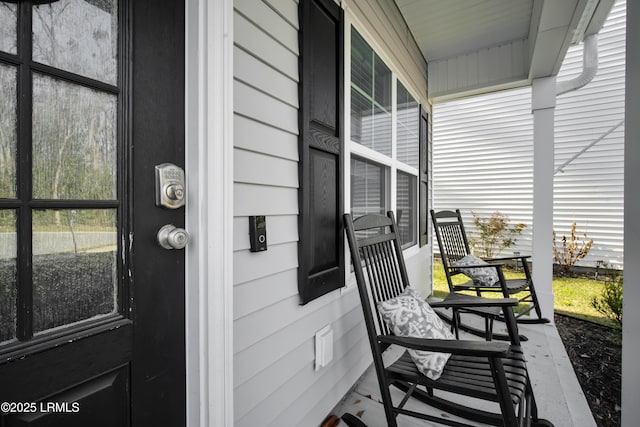 property entrance featuring a porch