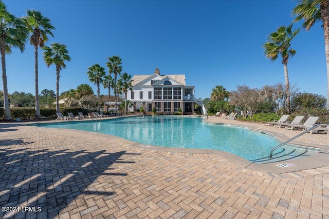 view of swimming pool featuring a patio