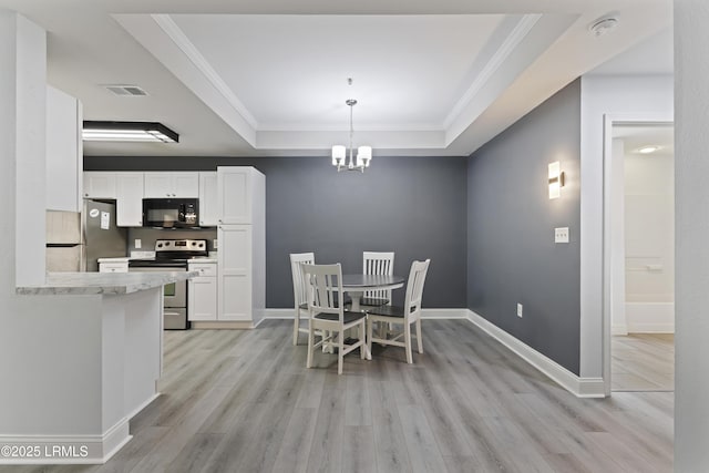 4924 Bluffton Pkwy Unit 18-106, Bluffton, SC 29910 - dining area featuring a tray ceiling, crown molding, light wood-type flooring, a chandelier, and baseboards