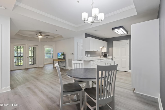 4924 Bluffton Pkwy Unit 18-106, Bluffton, SC 29910 - dining area with a raised ceiling, a chandelier, light wood-style floors, baseboards, and ornamental molding