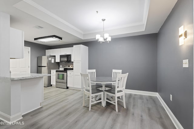 4924 Bluffton Pkwy Unit 18-106, Bluffton, SC 29910 - dining space with a raised ceiling, light wood-style flooring, a chandelier, baseboards, and crown molding