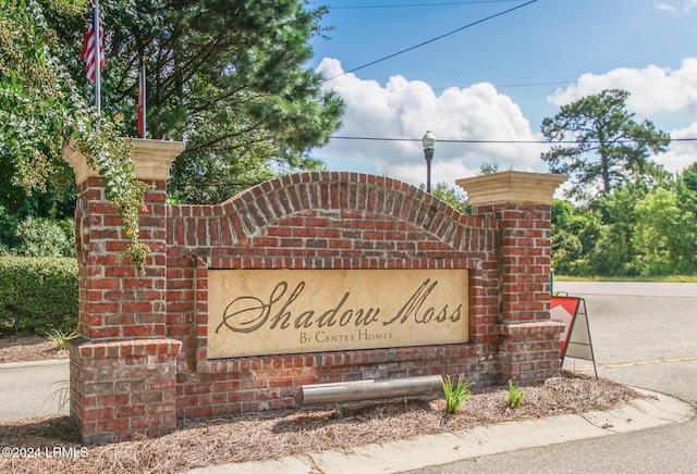 view of community / neighborhood sign