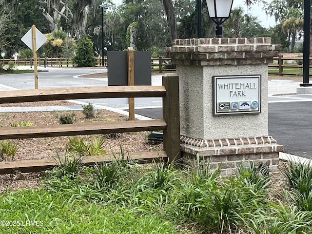 view of community / neighborhood sign