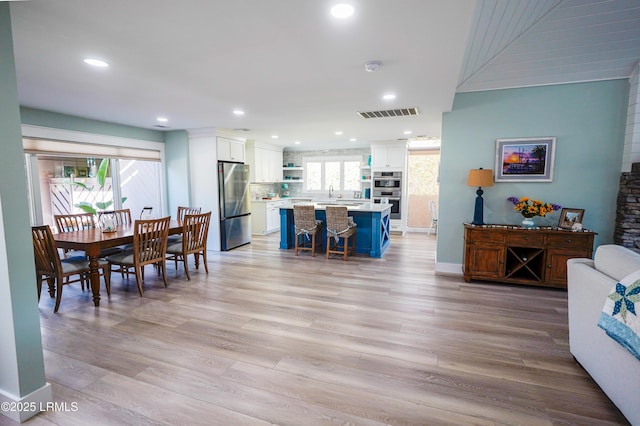 dining area with recessed lighting, baseboards, visible vents, and light wood finished floors