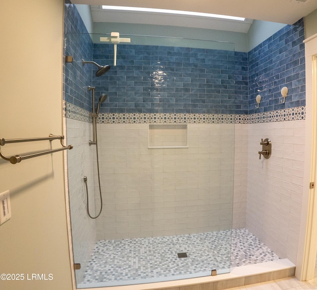 bathroom featuring tiled shower