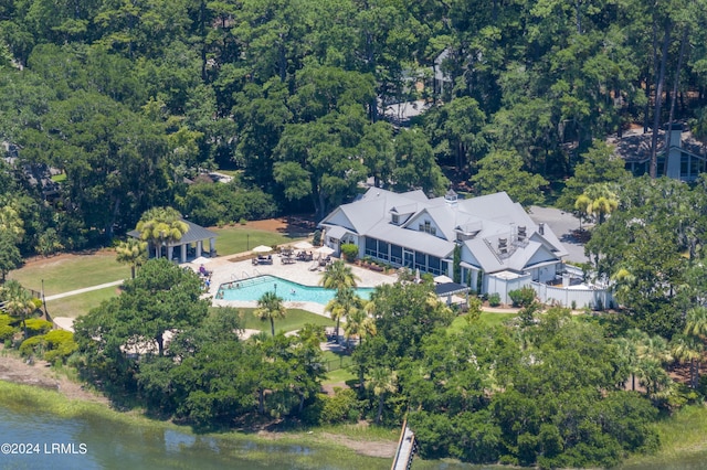 bird's eye view with a water view