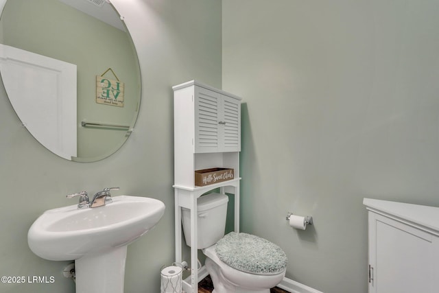 bathroom featuring sink and toilet