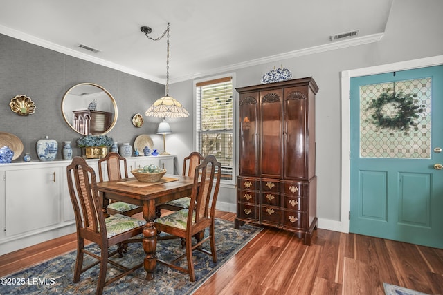 1009 9th St, Port Royal, SC 29935 - dining area with wood finished floors and ornamental molding