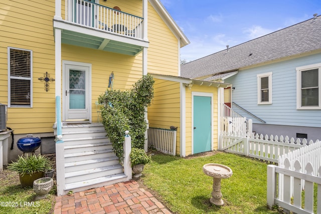 1009 9th St, Port Royal, SC 29935 - doorway to property featuring a balcony and a shingled roof