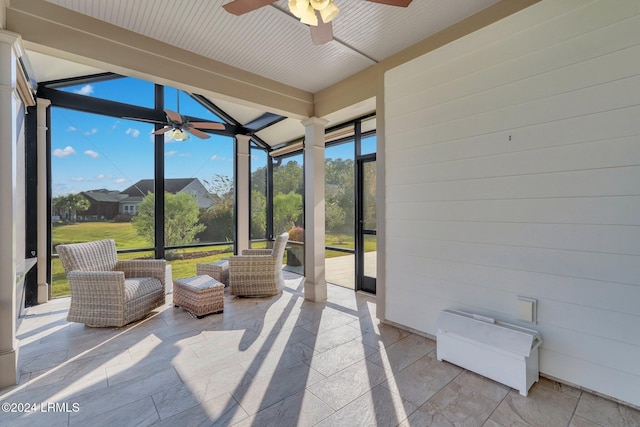 sunroom with ceiling fan