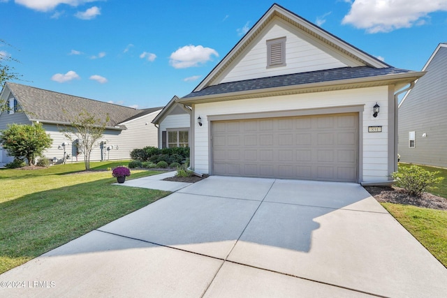 view of front of house featuring a front lawn