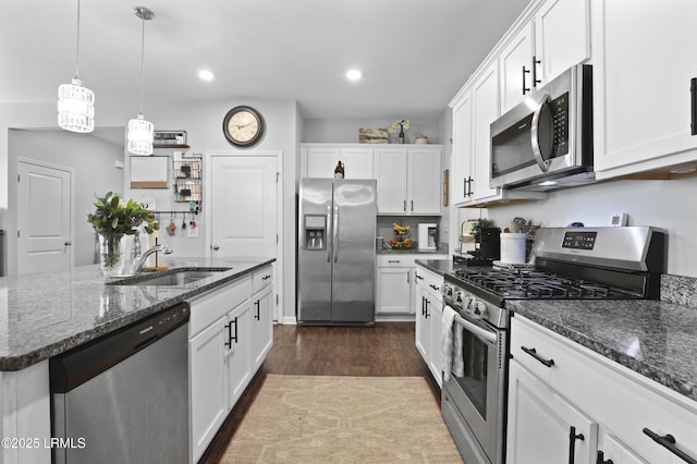 118 Beckenridge Cir, Okatie, SC 29909 - kitchen featuring stainless steel appliances, a sink, dark wood-style flooring, white cabinetry, and recessed lighting