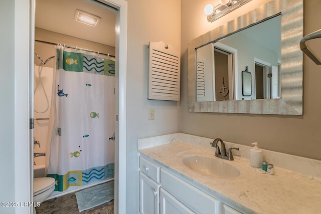 full bathroom featuring toilet, a shower with curtain, and vanity