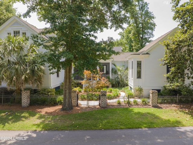 view of front of house with a front lawn