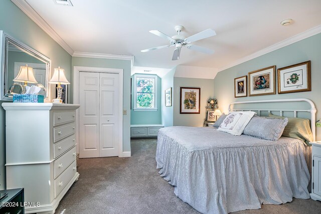 bedroom with crown molding, a closet, ceiling fan, and carpet