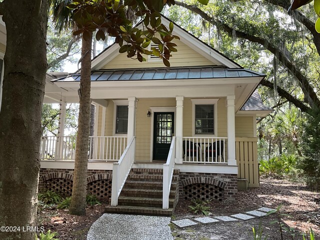 view of front facade featuring a porch