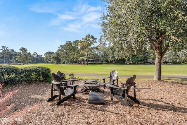 view of yard featuring an outdoor fire pit