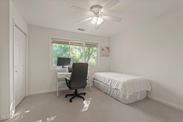 bedroom featuring visible vents, baseboards, carpet flooring, and ceiling fan