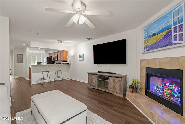 living area featuring dark wood finished floors, visible vents, and baseboards