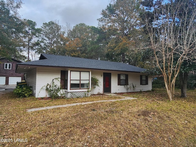 single story home with a front yard