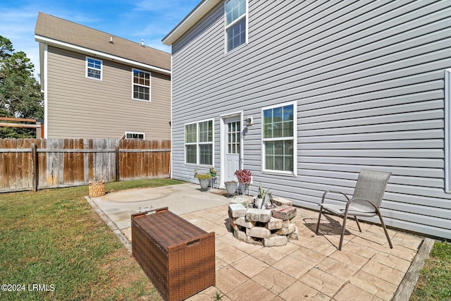 view of patio with a fire pit