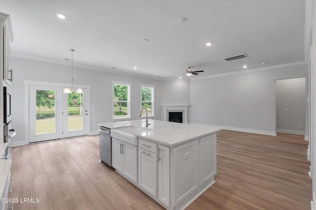 41 Fairfield Rd, Beaufort, SC 29907 - kitchen featuring a sink, dishwasher, a ceiling fan, visible vents, and ornamental molding