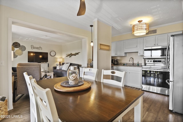 40 Folly Field Rd Unit 340, Hilton Head Island, SC 29928 - dining area with dark wood finished floors, ceiling fan, and crown molding