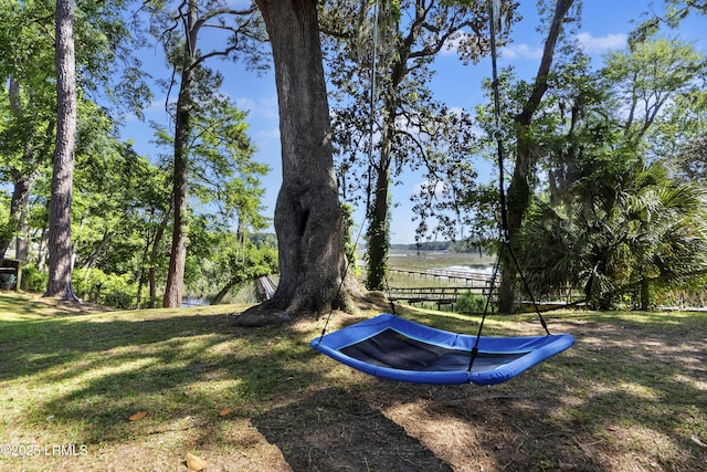 view of yard featuring a water view