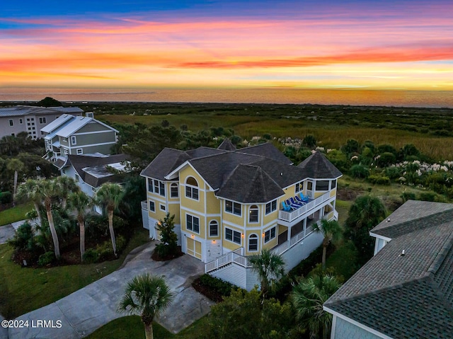 view of aerial view at dusk