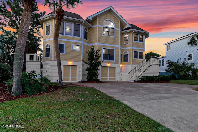 view of front facade featuring a garage and a lawn