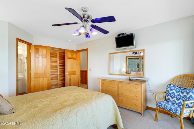 carpeted bedroom featuring ceiling fan, connected bathroom, and a closet