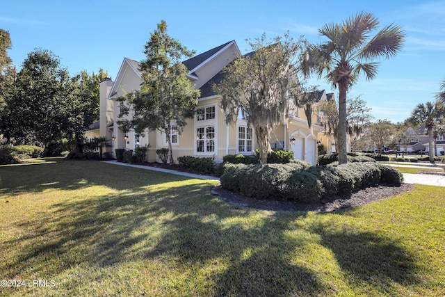 view of front facade with a garage and a front yard