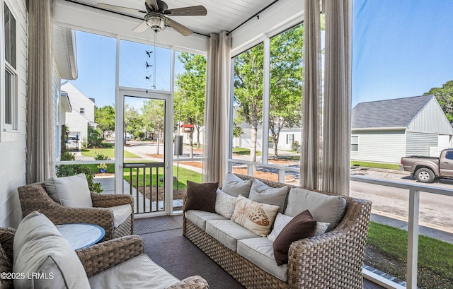 sunroom with ceiling fan