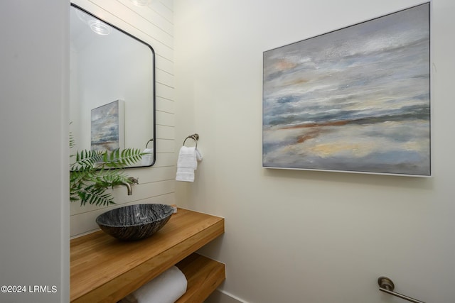 bathroom featuring sink