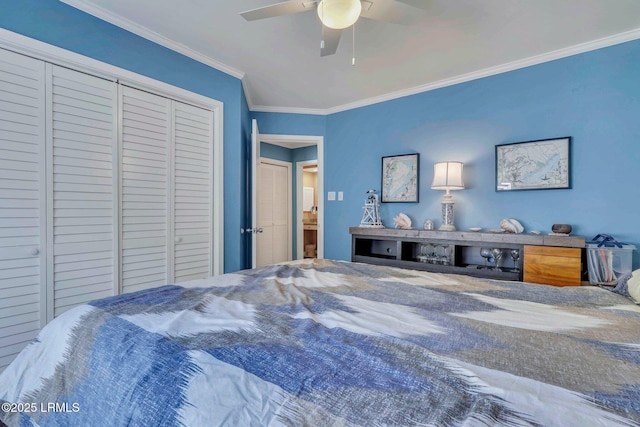 bedroom featuring crown molding, a closet, and ceiling fan