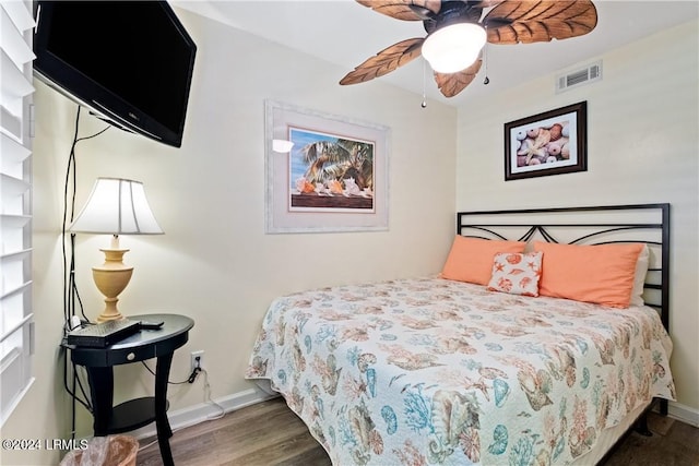 bedroom featuring dark wood-type flooring and ceiling fan