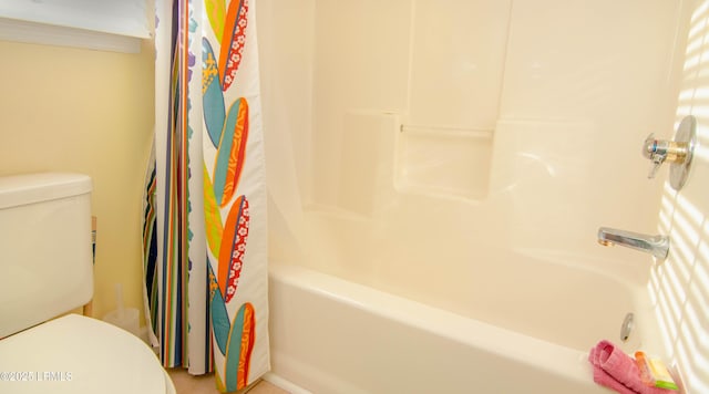 full bathroom with toilet and shower / tub combo with curtain