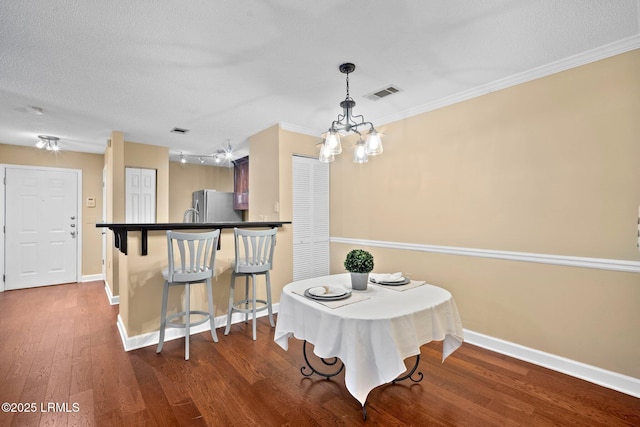 dining room with visible vents, ornamental molding, dark wood-style flooring, and baseboards
