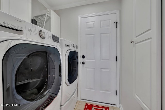 laundry room with washing machine and dryer and crown molding