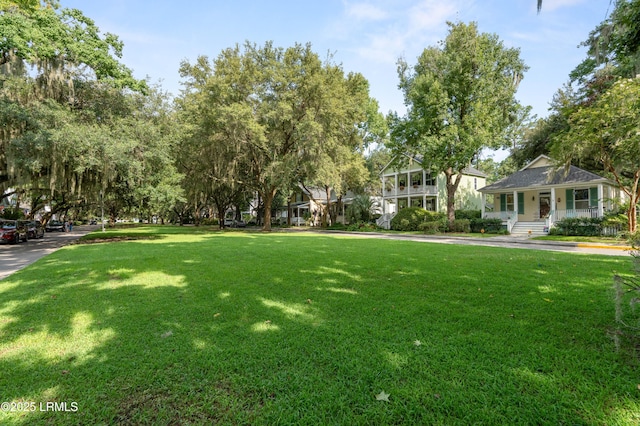 2654 Broad St, Beaufort, SC 29902 - view of property's community featuring a yard