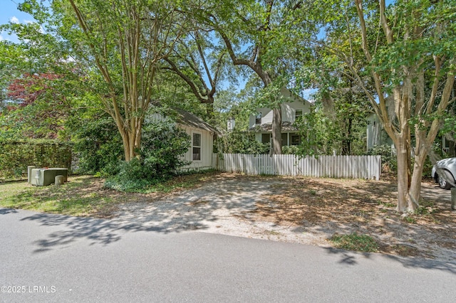 2654 Broad St, Beaufort, SC 29902 - view of yard