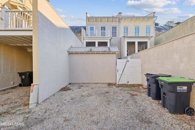 exterior space featuring a balcony