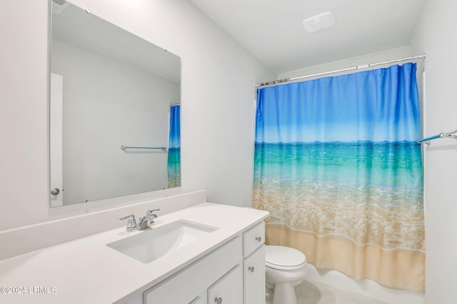 bathroom featuring a shower with curtain, vanity, and toilet